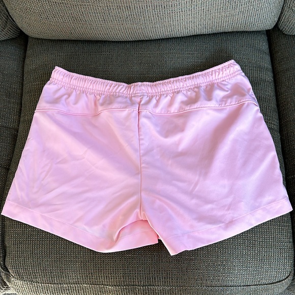 Nike-Nearly New Pink Shorts - Picture 7 of 7